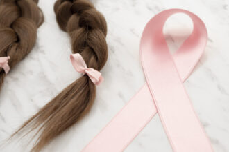 Perruque et cancer : retrouver confiance en soi malgré la maladie